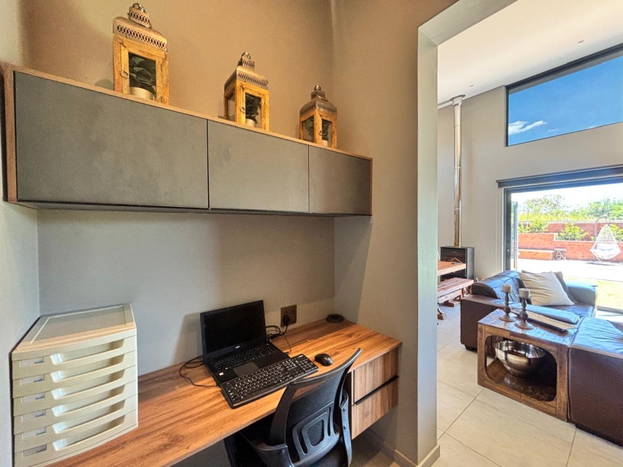 3 Bedroom Property for Sale in Van Der Hoff Park North West